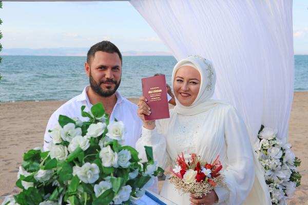 nikah-memuru-konyali-babanin-en-zor-ani-sira-kendi-kizina-gelince-003.jpg