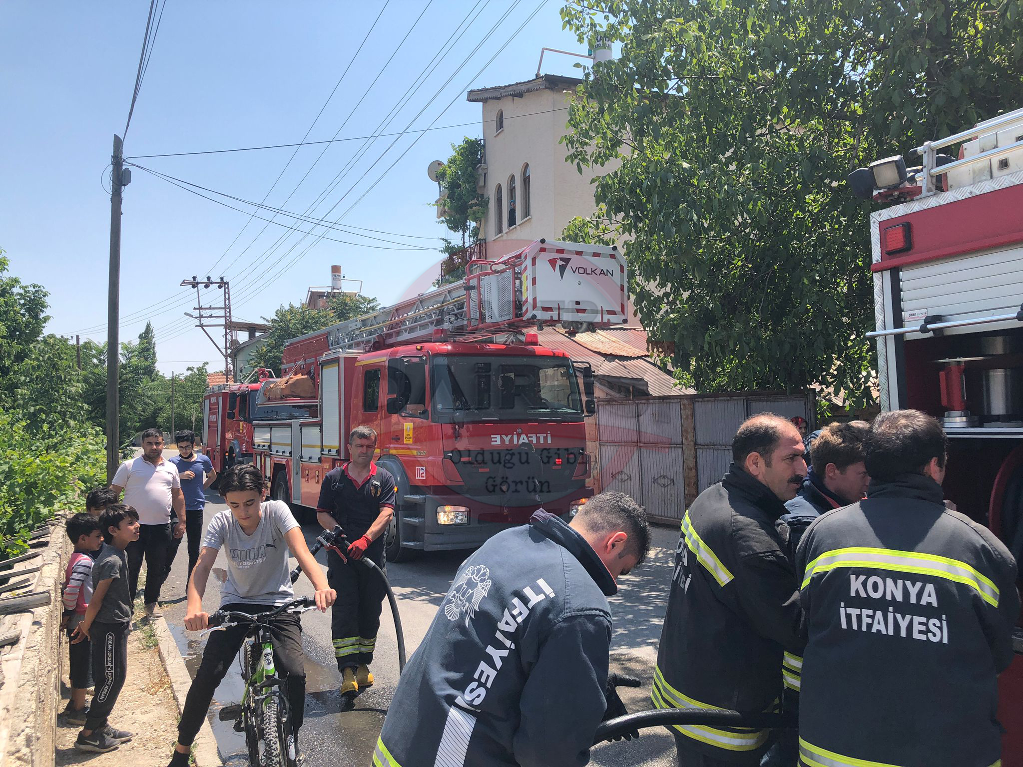 konyada-az-kalsin-yeni-bir-yangin-faciasi-daha-yasaniyordu-anne-ve-2-cocugu-son-anda-kurtarildi.jpg