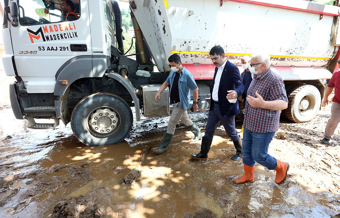 bakanlar-soylu-kurum-ve-karaismailoglu-rizede-afet-bolgesinde-incelemelerde-bulundu3.jpg