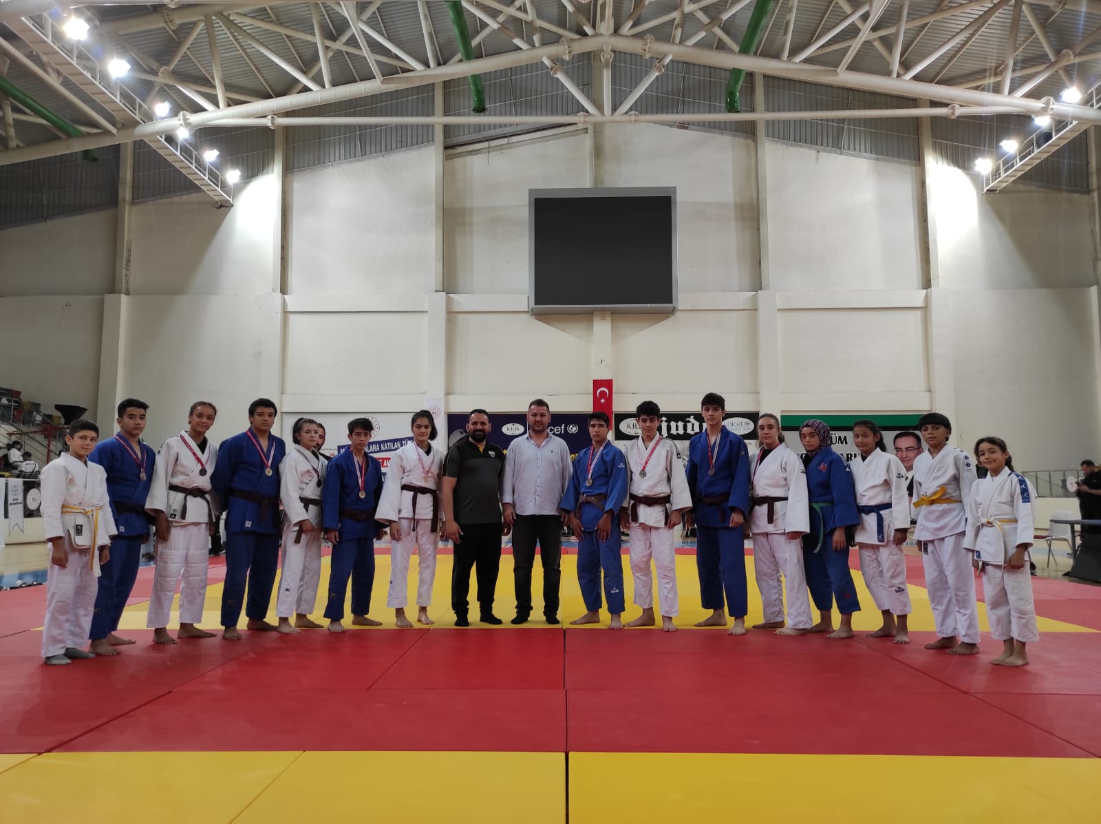 buyuksehir-belediyesporlu-judocular-goz-doldurdu-002.jpg