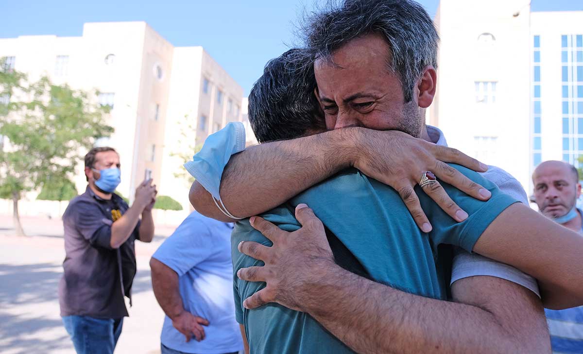 Osman Büyükşen’in gözyaşları! Jandarmaya sarılıp ağladı