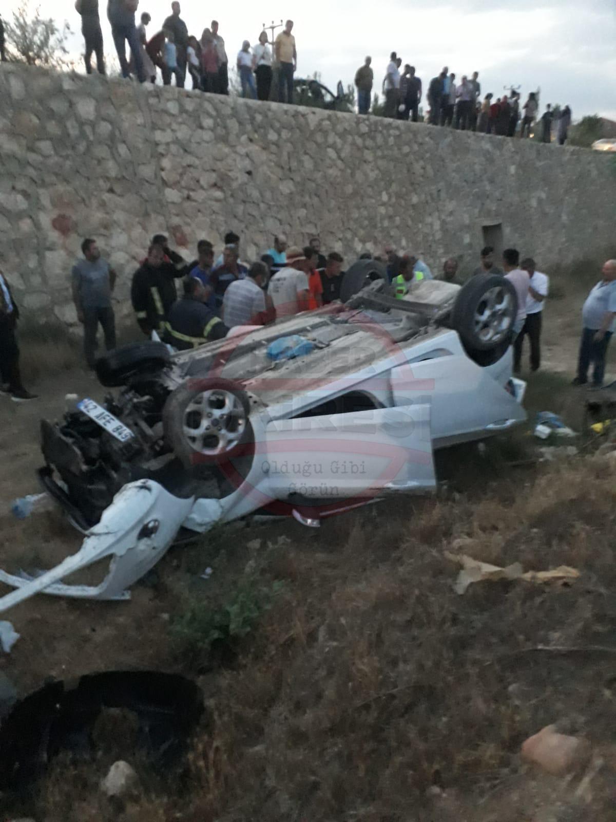 konyada-otomobil-devrildi-1-olu-4-yarali.jpeg