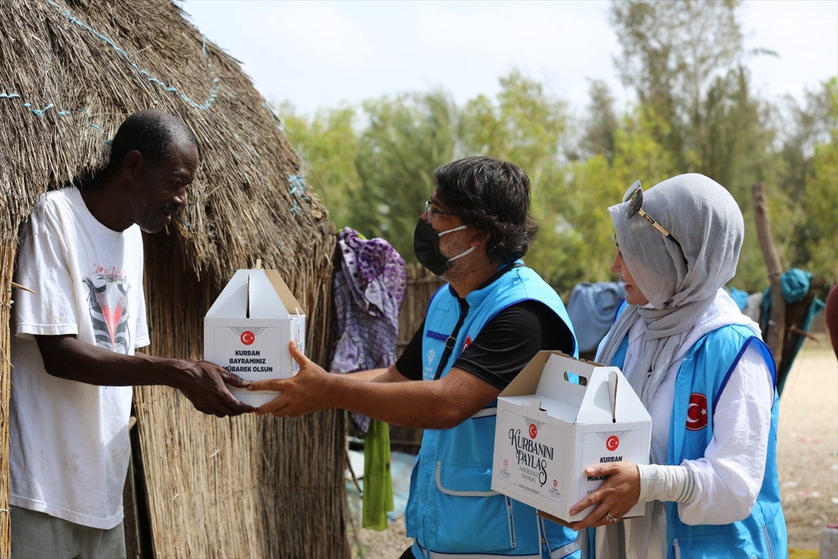 tdv-589-bin-136-hisse-kurbani-keserek-ihtiyac-sahiplerine-ulastirdi-1.jpg