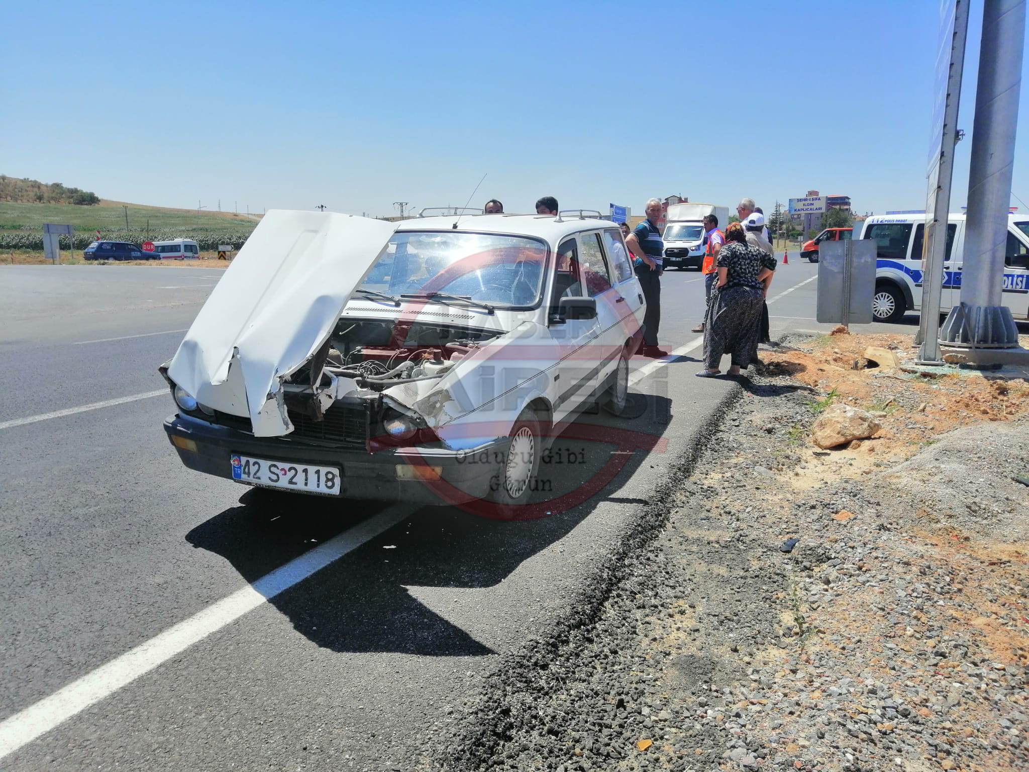 konyada-iki-otomobil-carpisti-2-yarali-002.jpg