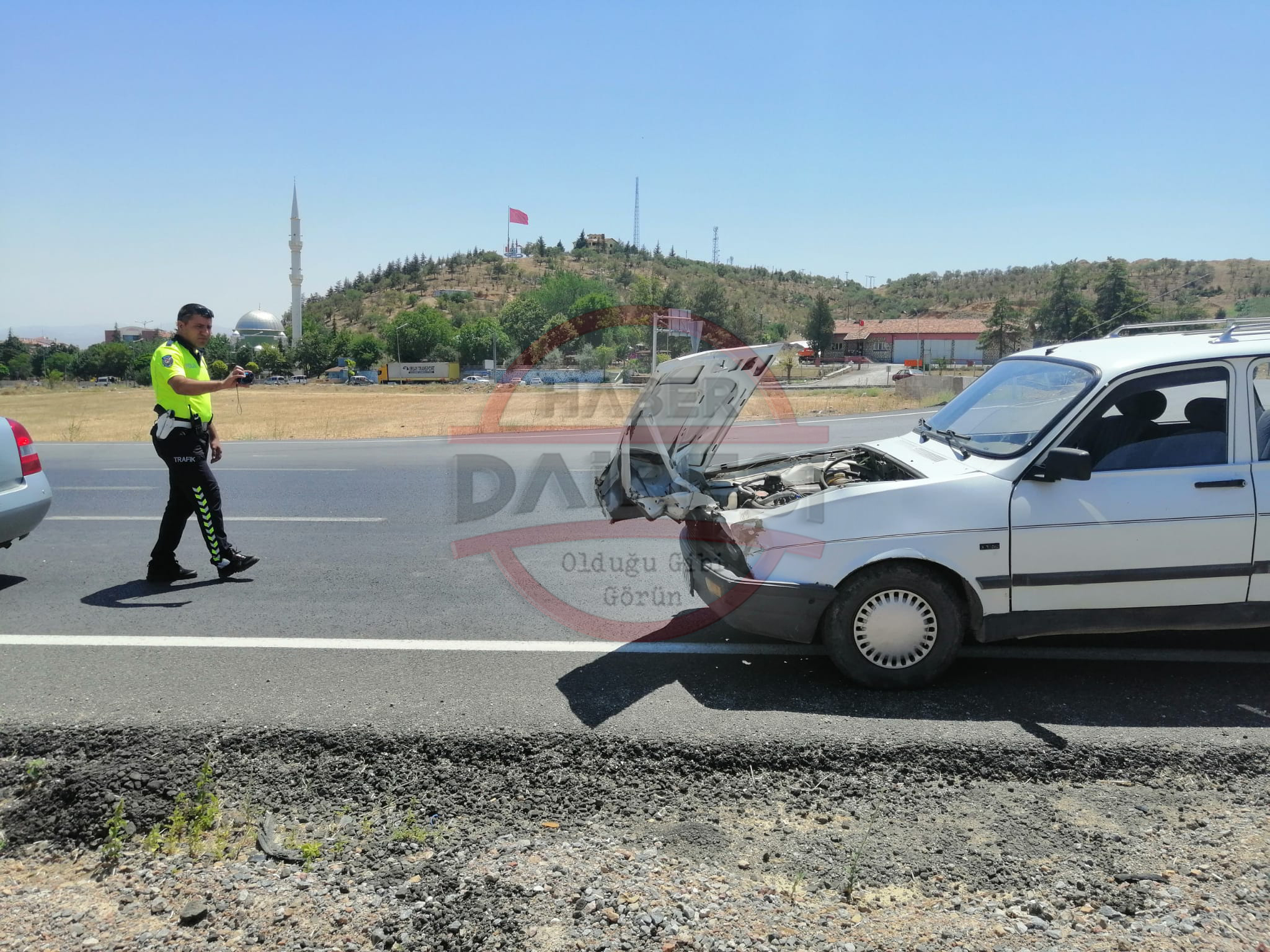 konyada-iki-otomobil-carpisti-2-yarali.jpg