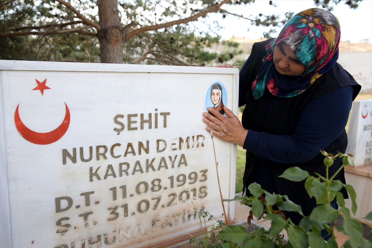 bedirhan-mustafa-ile-sehit-olan-asker-esi-nurcan-karakayanin-annesi-suudiye-demir-2.jpg