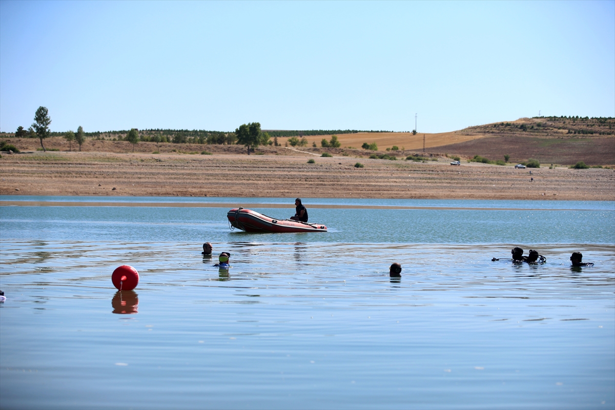 baraj-golunde-kaybolan-ikisi-cocuk-3-kisi-araniyor-6.jpg