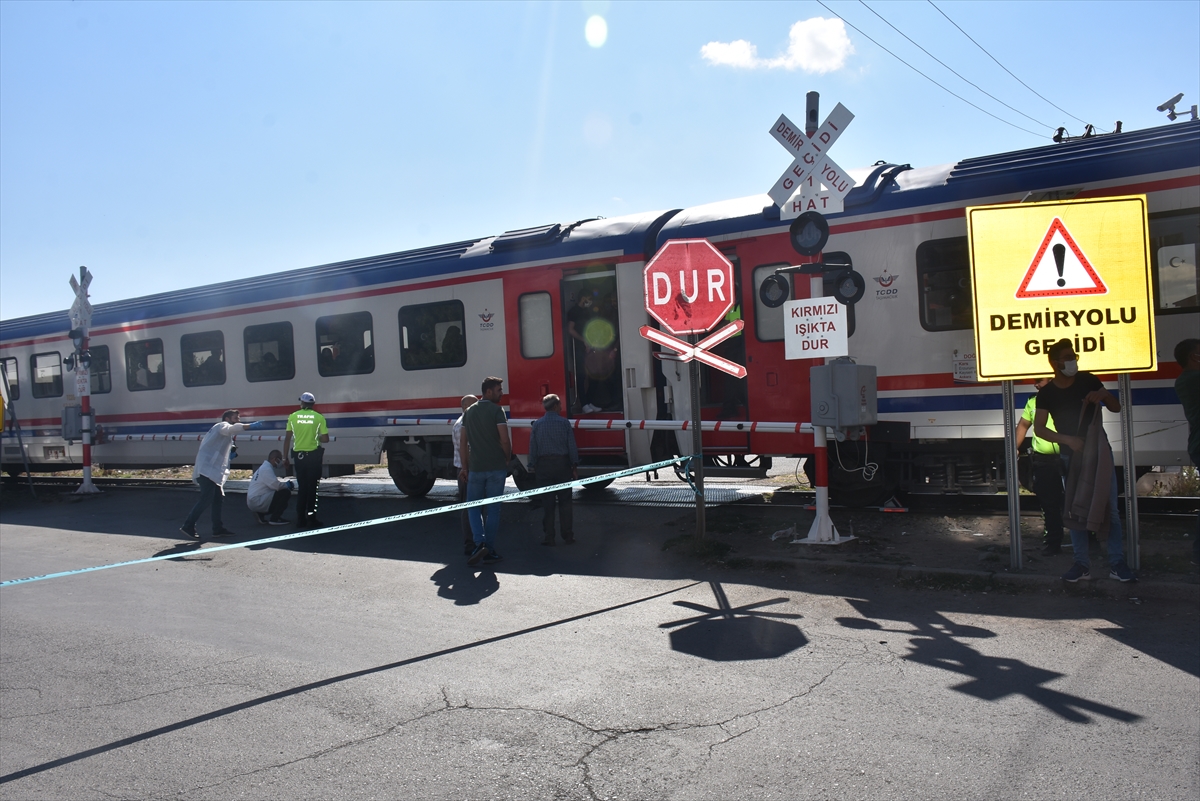 trenin-altinda-yaklasik-150-metre-suruklendi-7-001.jpg