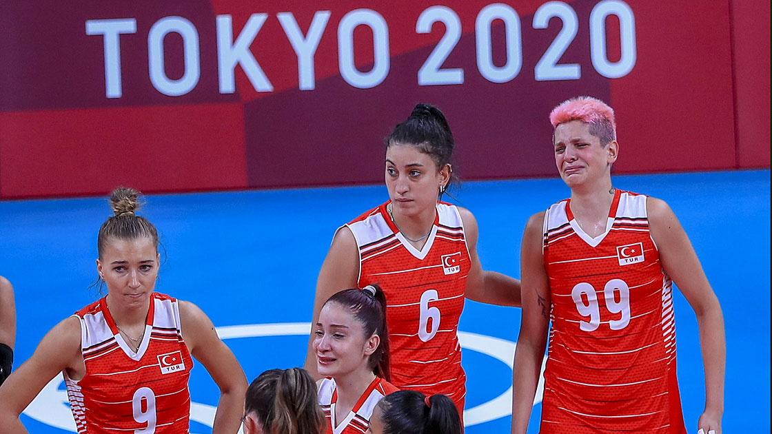 a-milli-kadin-voleybol-takimi-2020-tokyo-olimpiyat-oyunlarina-ceyrek-finalde-veda-etti2.jpg