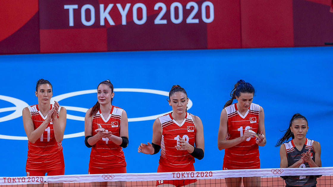 a-milli-kadin-voleybol-takimi-2020-tokyo-olimpiyat-oyunlarina-ceyrek-finalde-veda-etti3.jpg