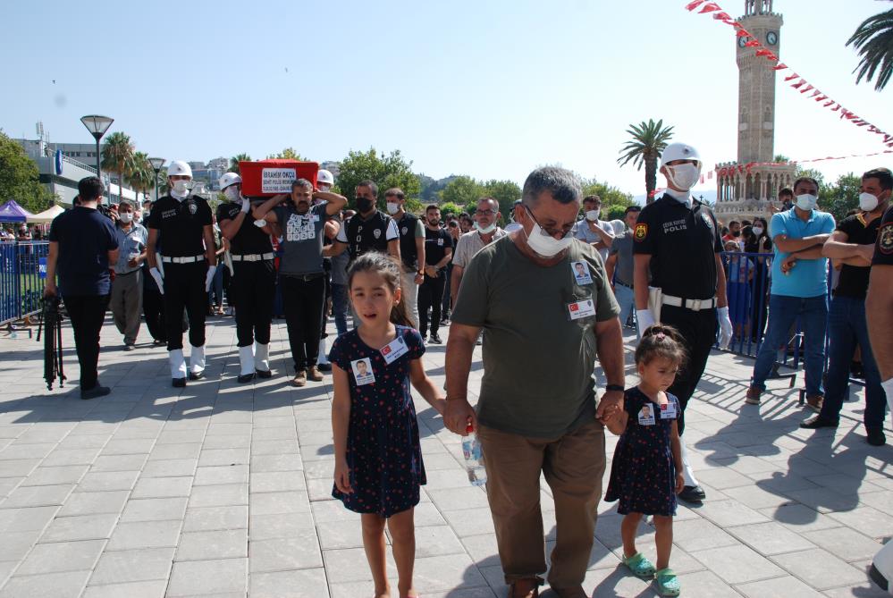 izmirde-trafik-kazasinda-sehit-olan-polis-memuru-okcu-son-yolculuga-ugurlandi1.jpg