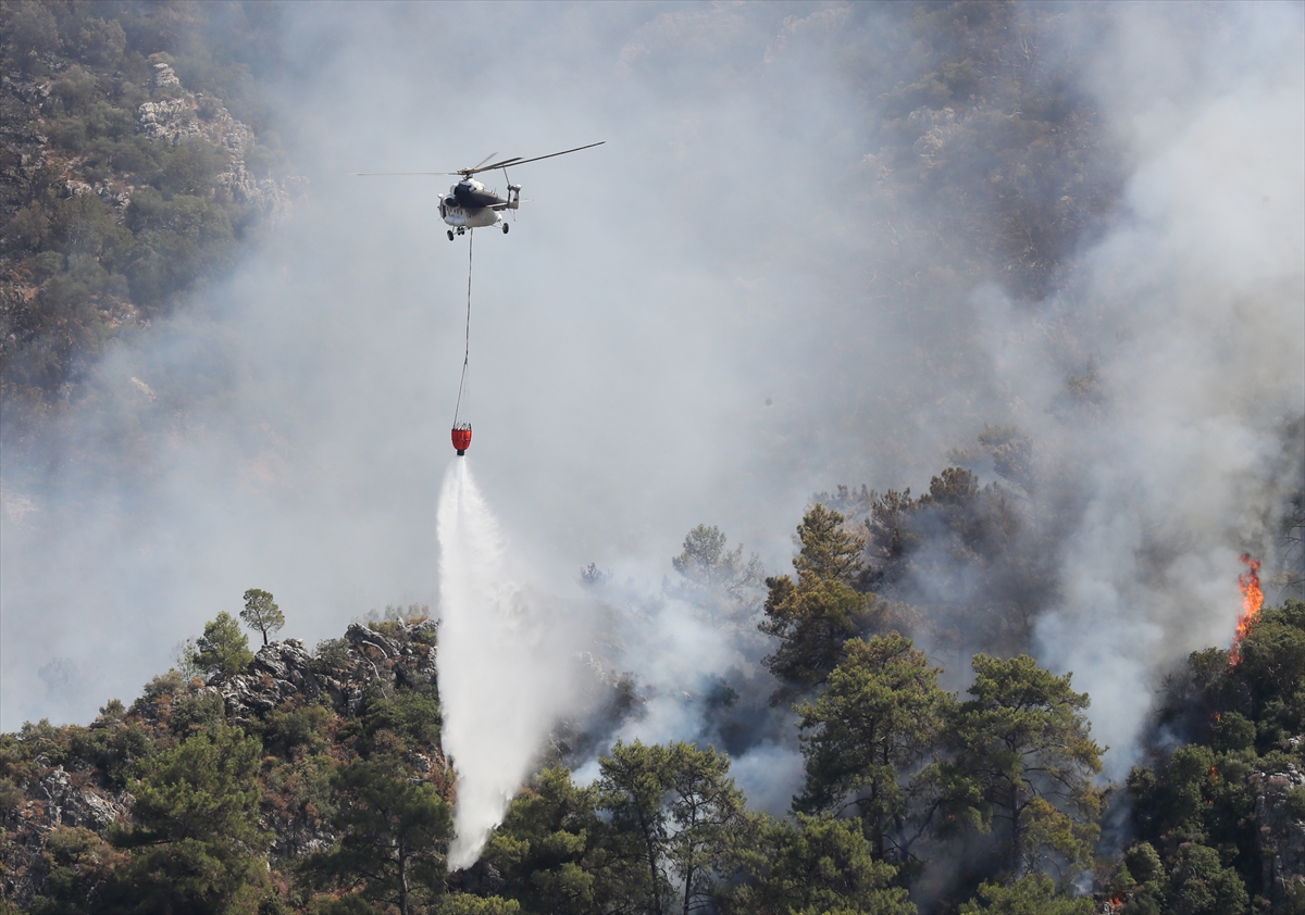 orman-yanginlarina-helikopterler-saatte-kac-ton-su-tasiyabiliyor-3.jpg