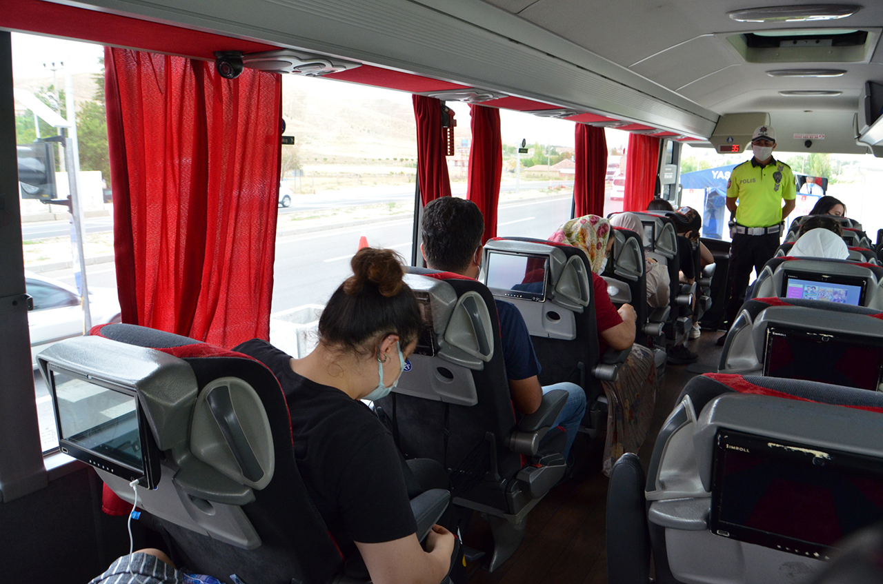 yolcu-otobuslerinde-denetim12.jpg