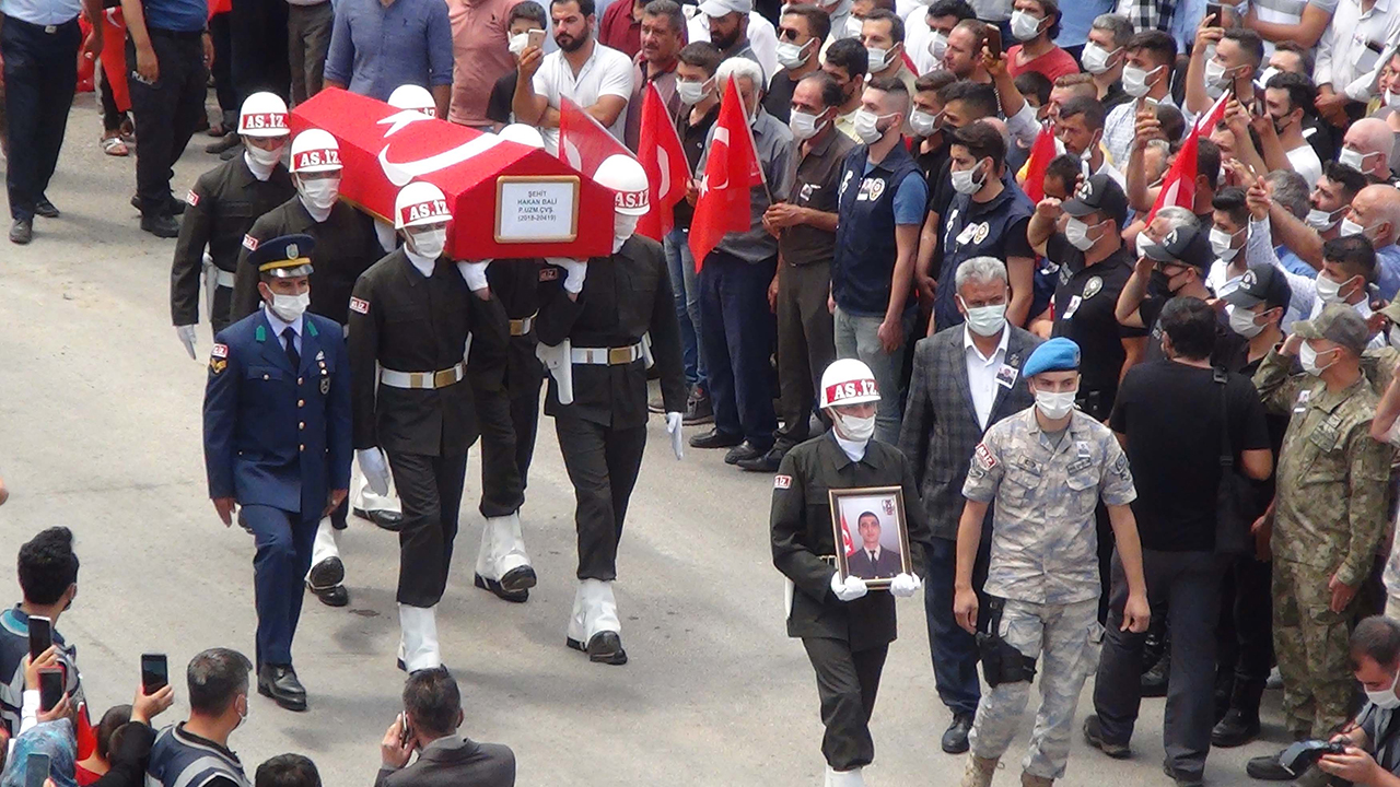 sehit-piyade-uzman-cavus-bali-adiyamanda-son-yolculuguna-ugurlandi4.jpg