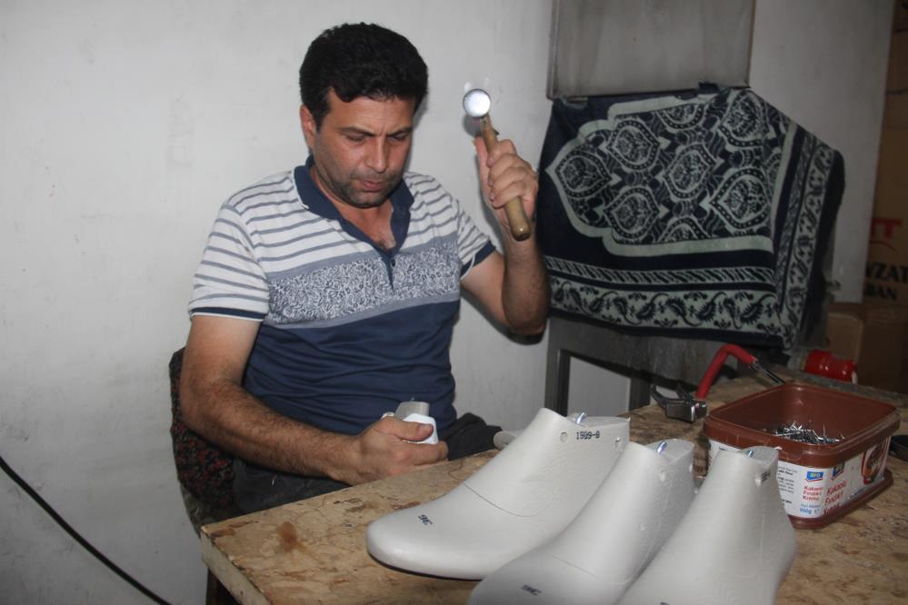 konyali-usta-annesi-icin-urettigi-ayakkabiyla-dunya-pazarina-girdi4.jpg