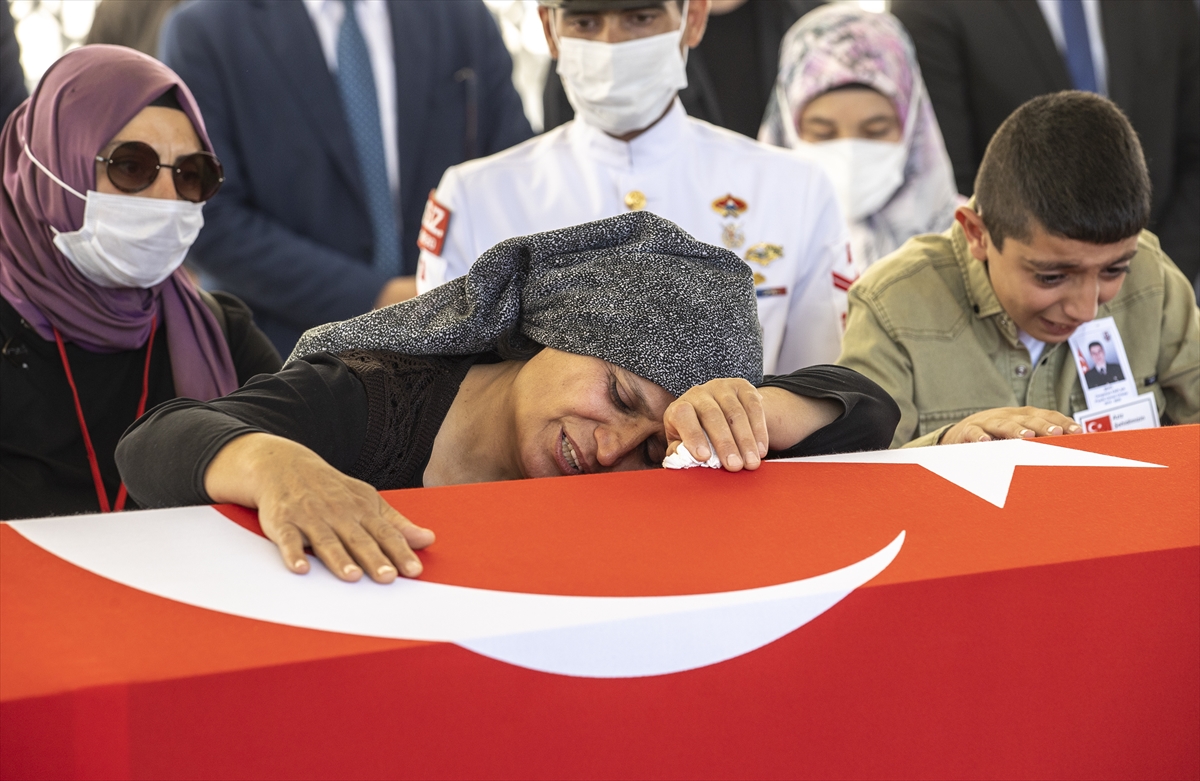 sehit-uzman-onbasi-kaplan-son-yolculuguna-ugurlandi-2.jpg