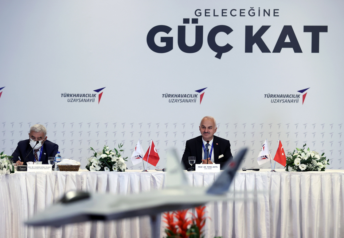 turk-havacilik-ve-uzay-sanayii-tusas-genel-muduru-temel-kotil-15inci-uluslararasi-savunma-sanayii-fuari-idef-2021-kapsaminda-basin-mensuplariyla-bir-araya-geldi.jpg