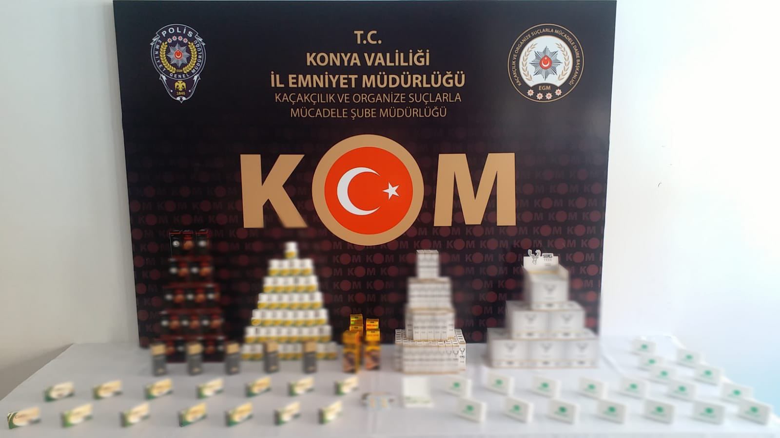 konyada-polis-750-bin-tllik-kacak-urun-ele-gecirdi-aralarinda-cinsel-icerikli-onlar-da-var-002.jpg