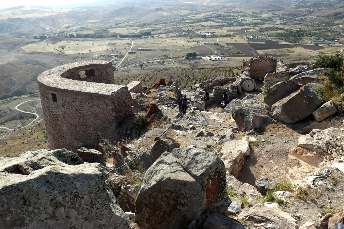 konyadaki-5-bin-yillik-stratejik-kalenin-kapisi-bulundu-6.jpg
