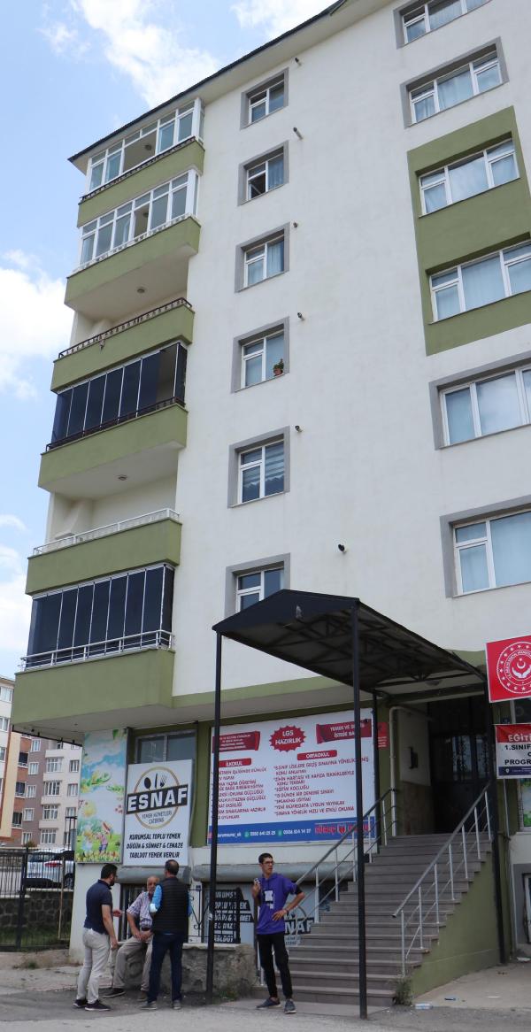 cilingiri-beklemeyen-emekli-ogretmenin-aci-sonu-3uncu-kattan-dusup-oldu-002.jpg