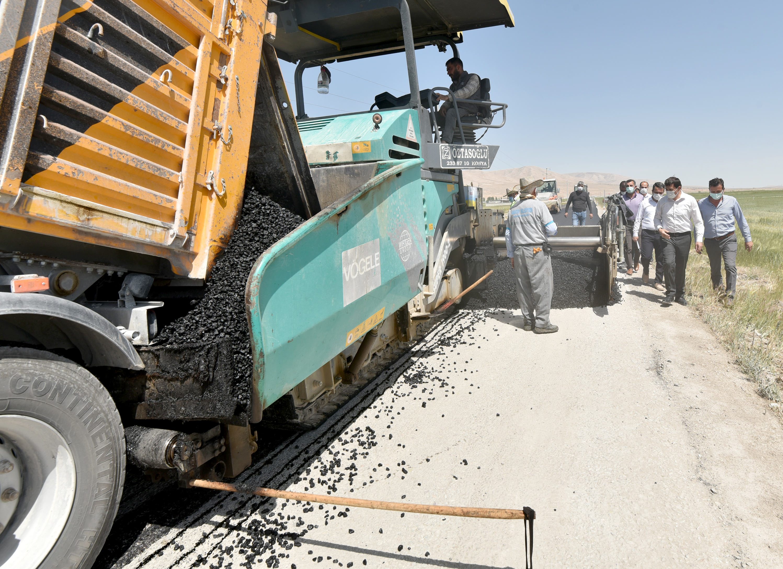 karatayda-sicak-asfalt-seferberligi-devam-ediyor-1.jpg
