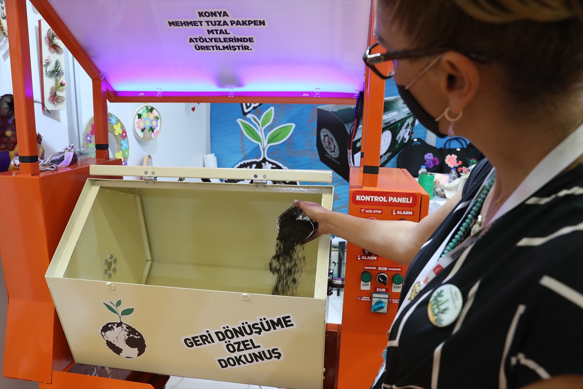 konyada-meslek-liseliler-atiklari-gubreye-donusturen-solar-makine-gelistirdi-5.jpg