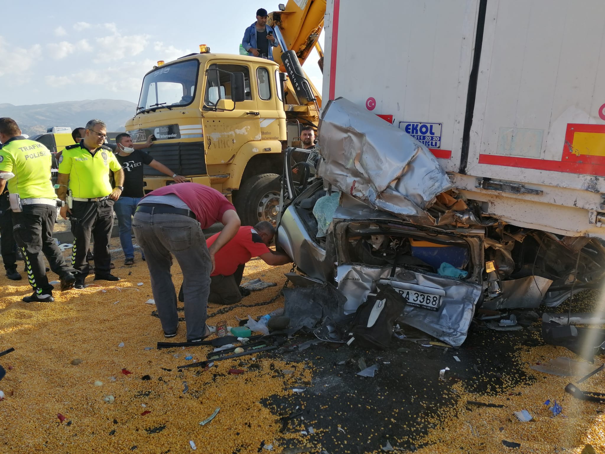 feci-kaza-3-tir-ve-2-otomobil-karisti-3-olu-5-yarali-002.jpg