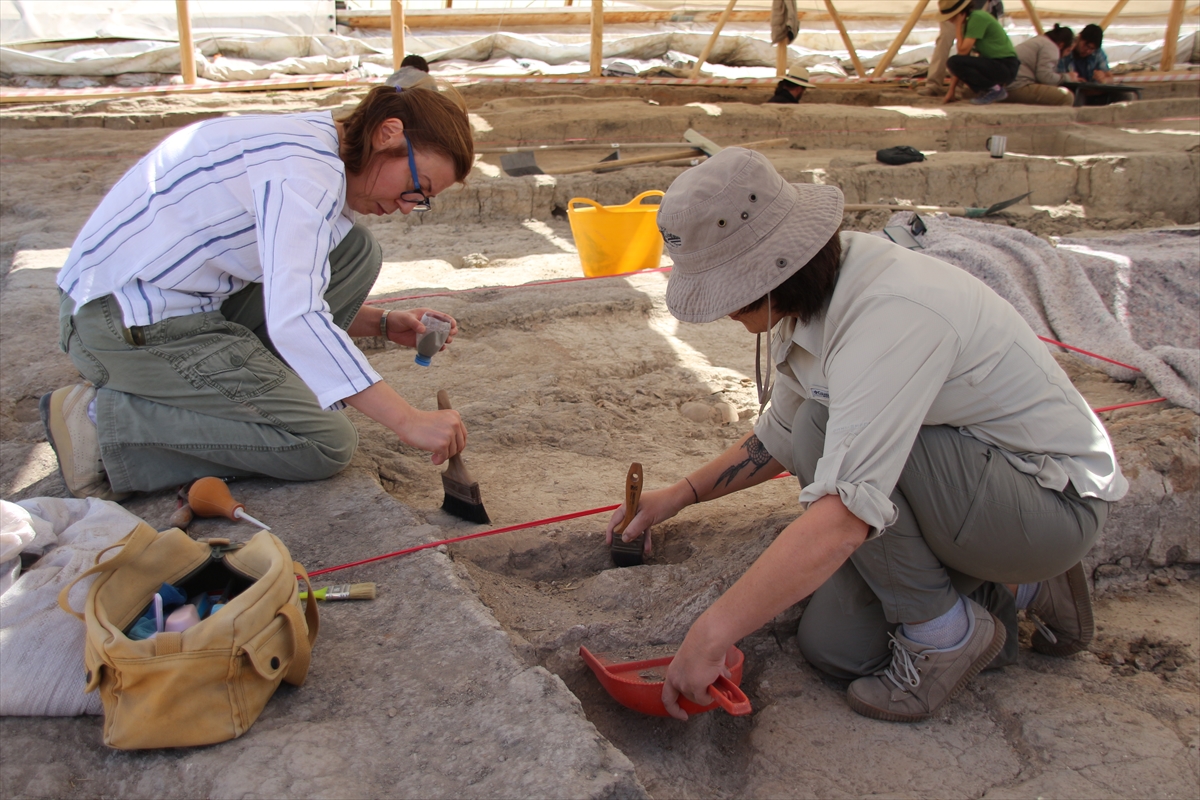 konya-catalhoyukte-ikinci-bir-mahalle-ve-sira-disi-bir-ev-bulundu-4.jpg