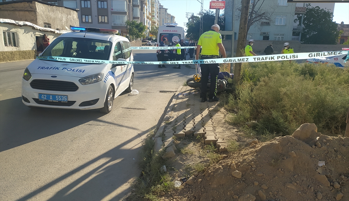 konyada-hafif-ticari-arac-motosiklete-carpti-kurye-hayatini-kaybetti.jpg