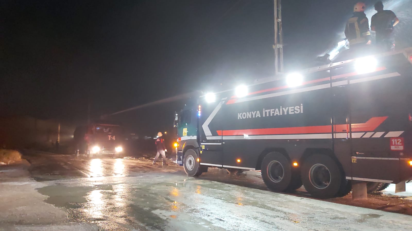 konyada-sanayi-sitesinde-buyuk-yangin-cok-sayida-ekip-sevk-edildi-004.jpeg