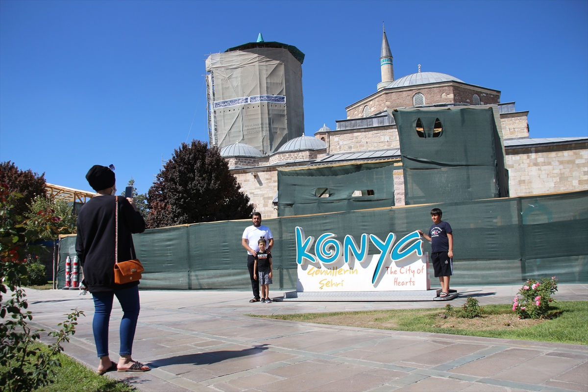 mevlana-muzesine-kisitlamalar-nedeniyle-dusen-ziyaretci-sayisinin-bu-yil-artmasi-bekleniyor-5.jpg