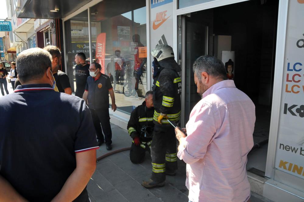 konyada-5-katli-binada-yangin-panigi-cati-coktu-cevre-ilcelerden-de-destek-cagrildi-002.jpg