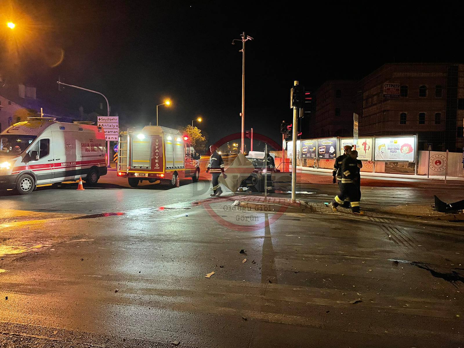 konyada-ayni-noktada-15-gun-arayla-ikinci-kaza-bu-kez-3-arac-carpisti-2-yarali-var-001.jpg
