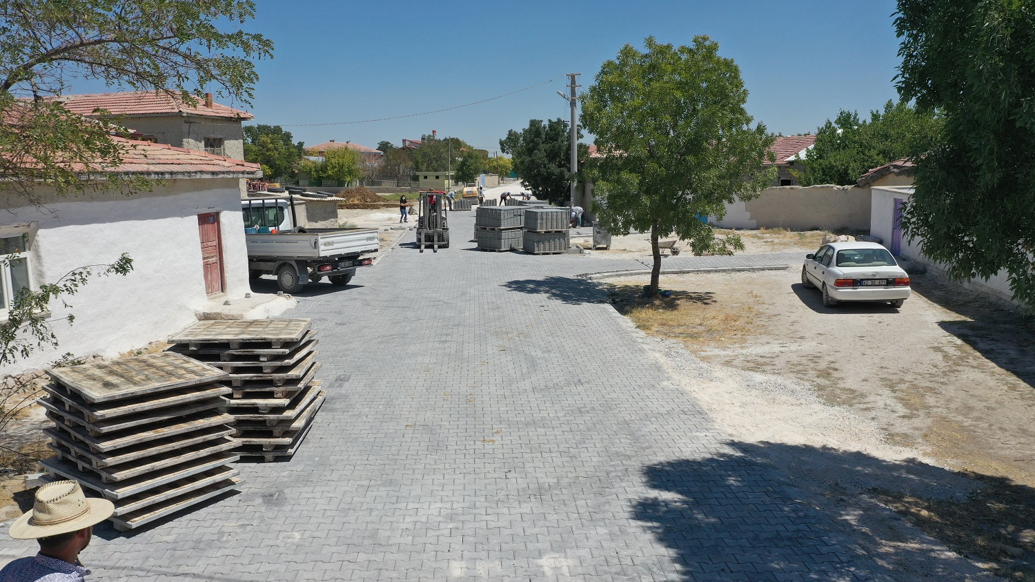 karatayin-dort-bir-tarafinda-parke-calismasi-var-3.jpg