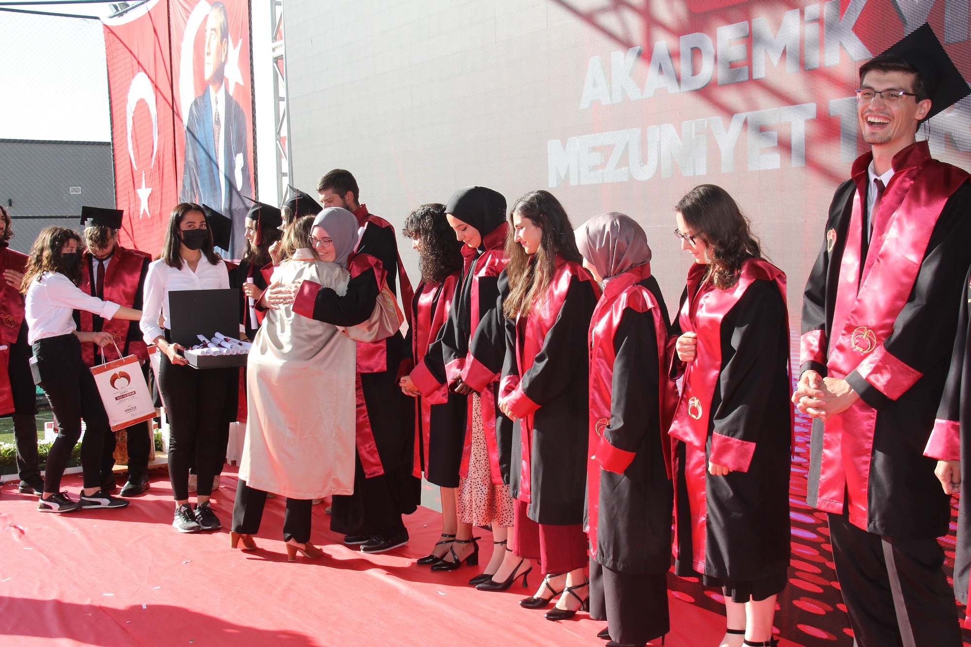 konya-gida-ve-tarim-universitesi-ilk-mezuniyet-torenini-yapti-diplomasini-alannlar-torkuda-hemen-ise-basladi-1.jpg