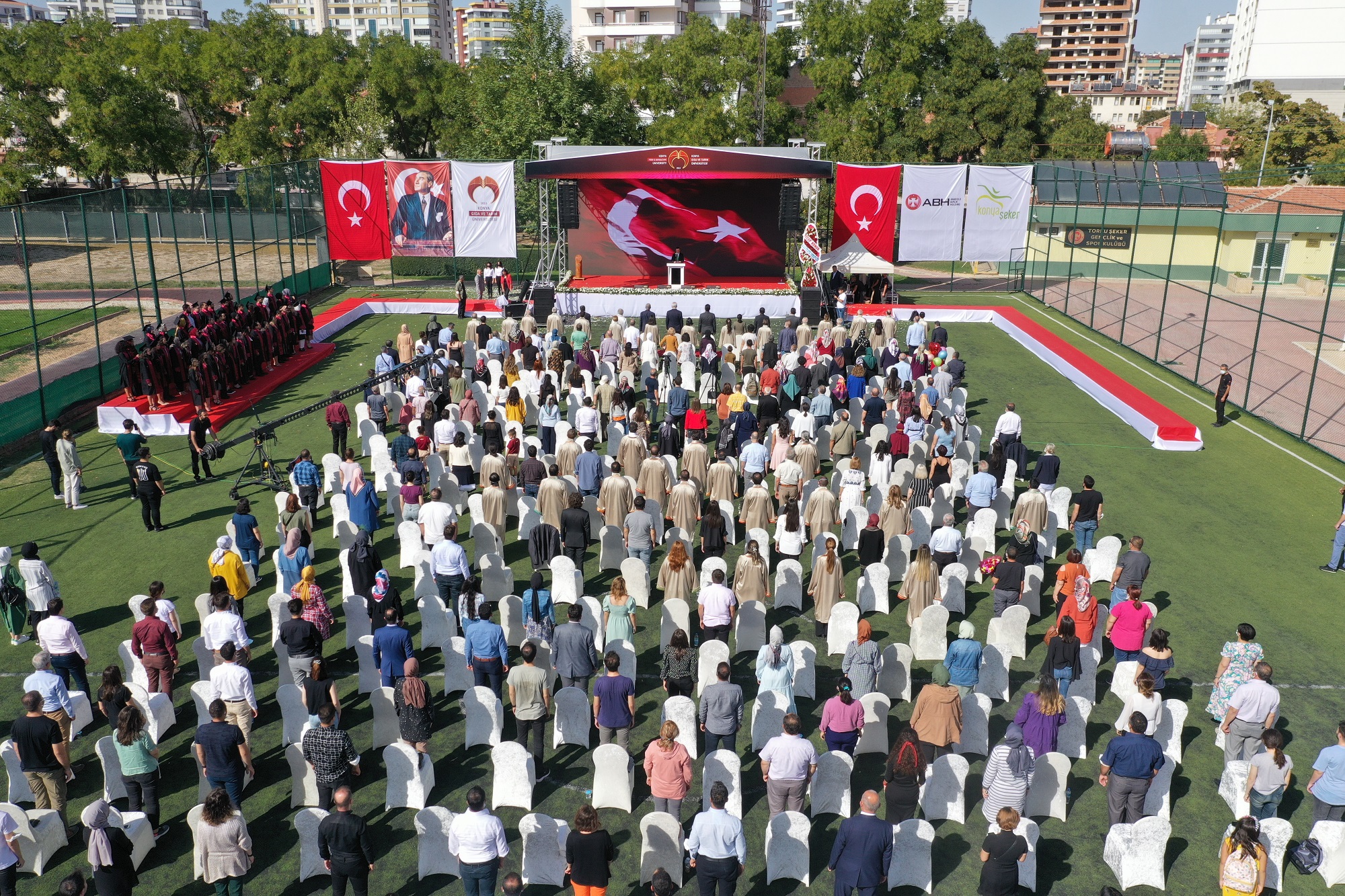 konya-gida-ve-tarim-universitesi-ilk-mezuniyet-torenini-yapti-diplomasini-alannlar-torkuda-hemen-ise-basladi-3.jpg