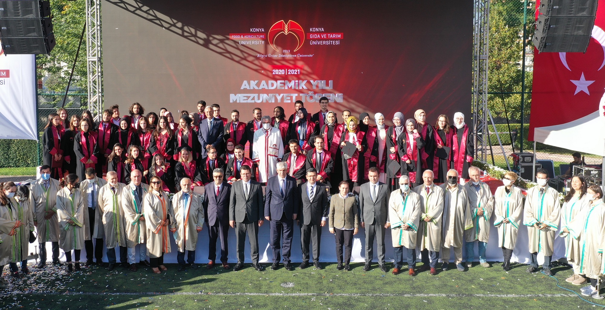 konya-gida-ve-tarim-universitesi-ilk-mezuniyet-torenini-yapti-diplomasini-alannlar-torkuda-hemen-ise-basladi-4.jpg