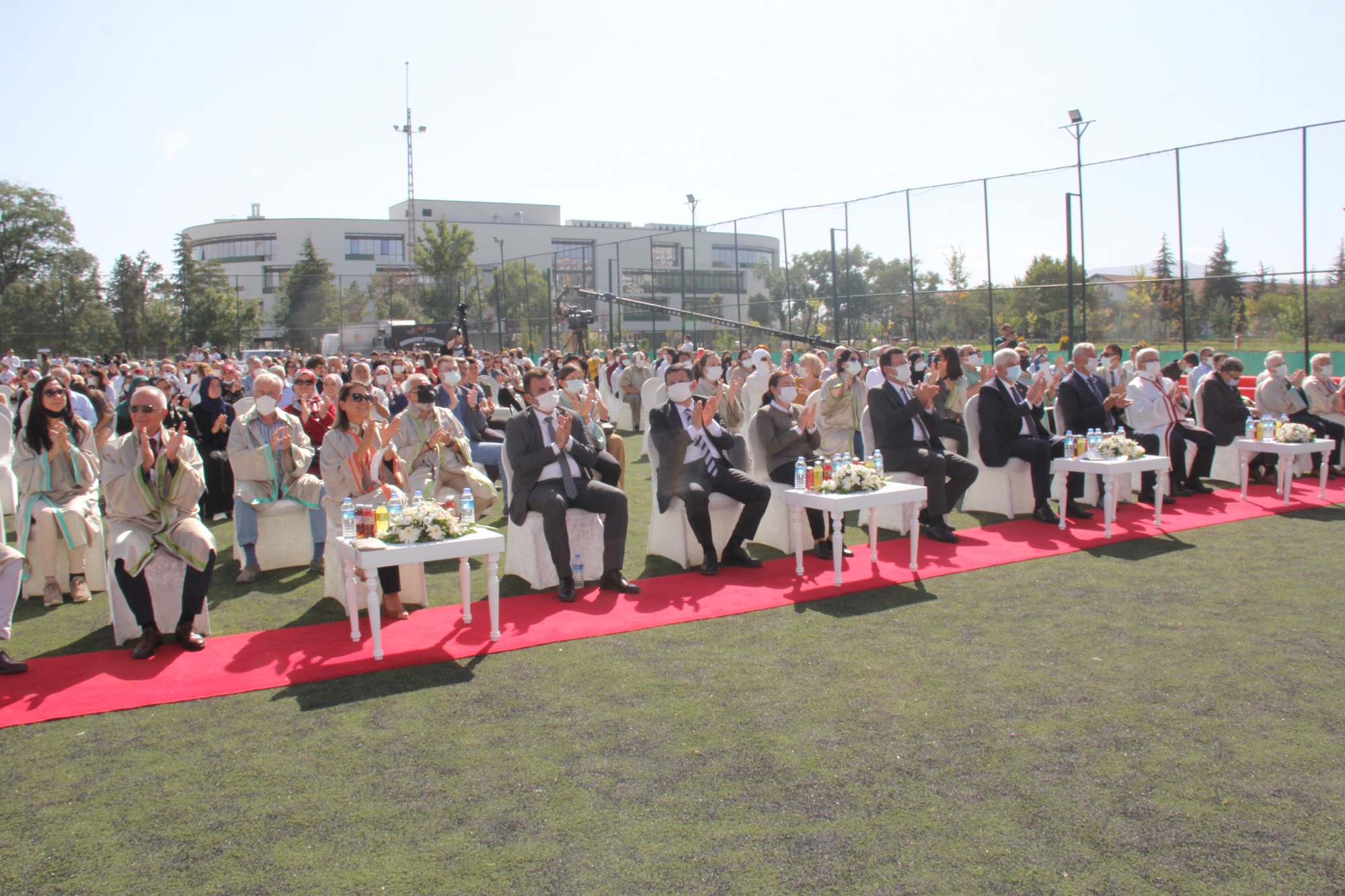 konya-gida-ve-tarim-universitesi-ilk-mezuniyet-torenini-yapti-diplomasini-alannlar-torkuda-hemen-ise-basladi-6.jpg