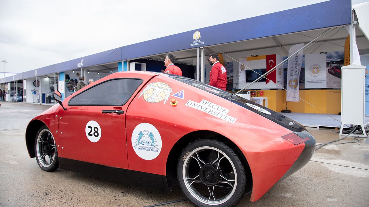 selcuk-universitesi-teknofestte-ilgi-odagi-oldu3.jpg