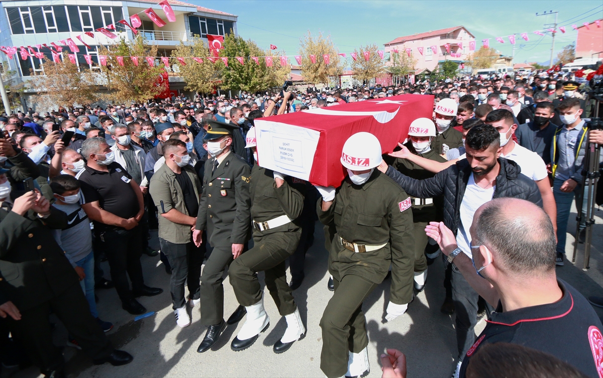 sehit-piyade-uzman-cavus-faruk-eser-son-yolculuguna-ugurlandi-2.jpg