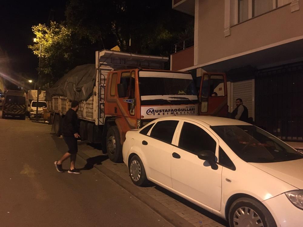 istanbulda-freni-bosalan-kamyon-8-araca-carparak-durabildi4.jpg
