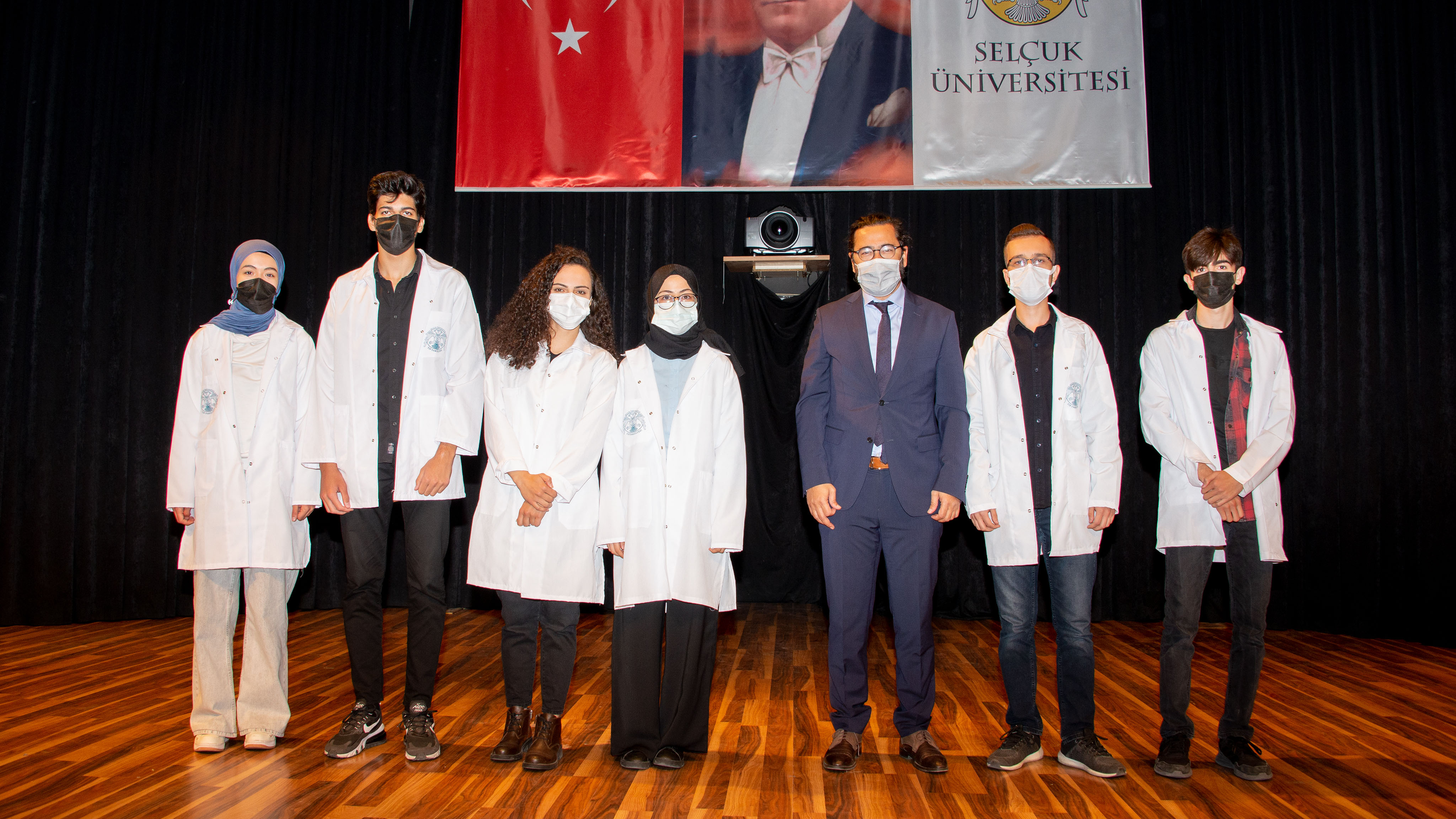 selcuk-universitesi-tip-fakultesinde-beyaz-onluk-heyecani-8.jpg