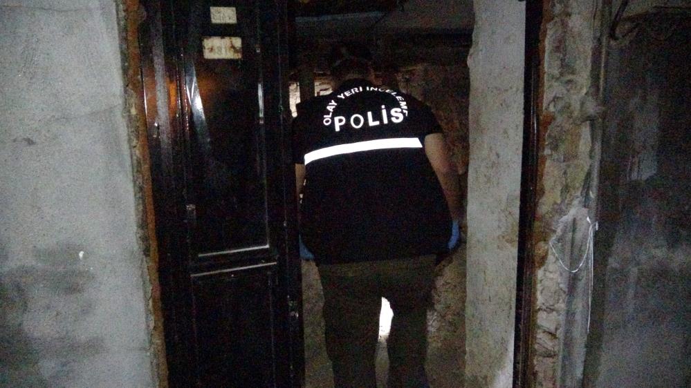 71-yasindaki-adam-define-aradigi-evinde-olu-bulundu.jpg
