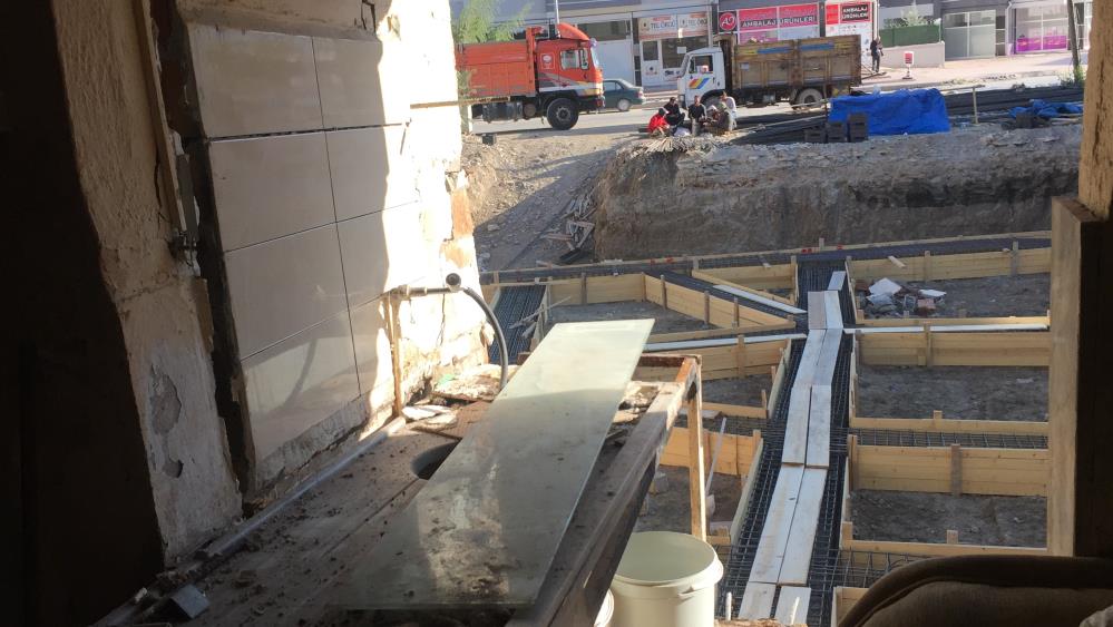 konyada-temel-kazisi-yapilirken-duvar-coktu-001.jpg