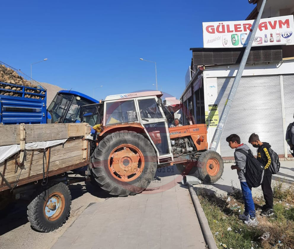 olmaz-denilen-oldu-konyada-ayni-yonde-seyreden-traktorler-carpisti-002.jpg