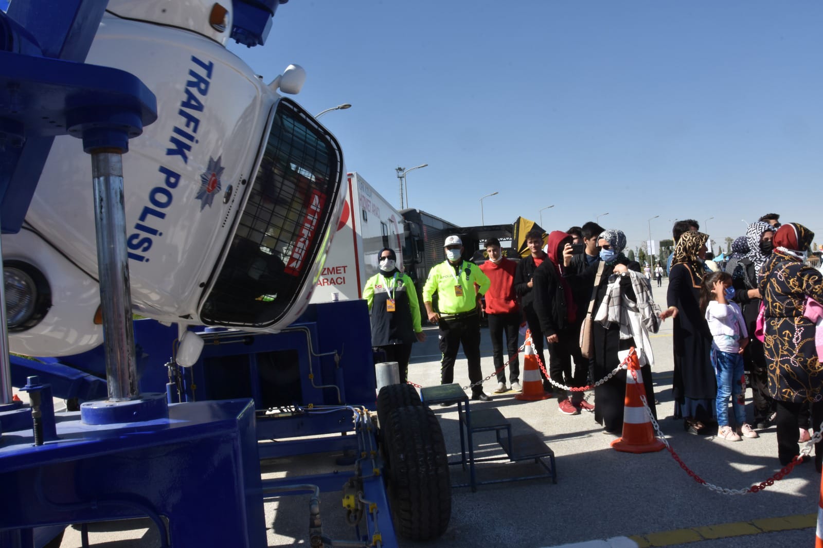 konya-8-bilim-festivalinde-narkotir-ve-emniyet-kemeri-simulasyon-araci-yogun-ilgi-gordu.jpeg