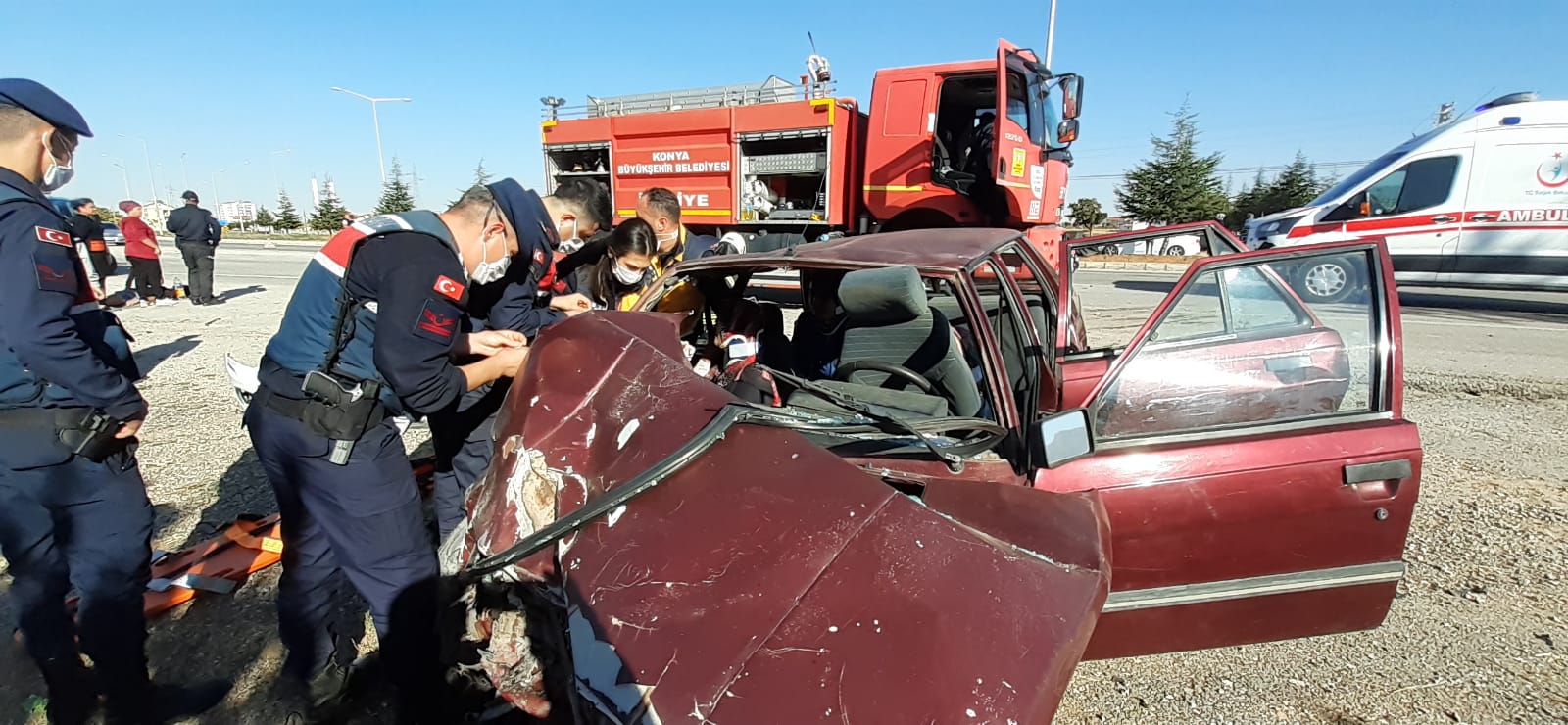 konyada-2-otomobil-carpisti-11-yarali-var.jpeg
