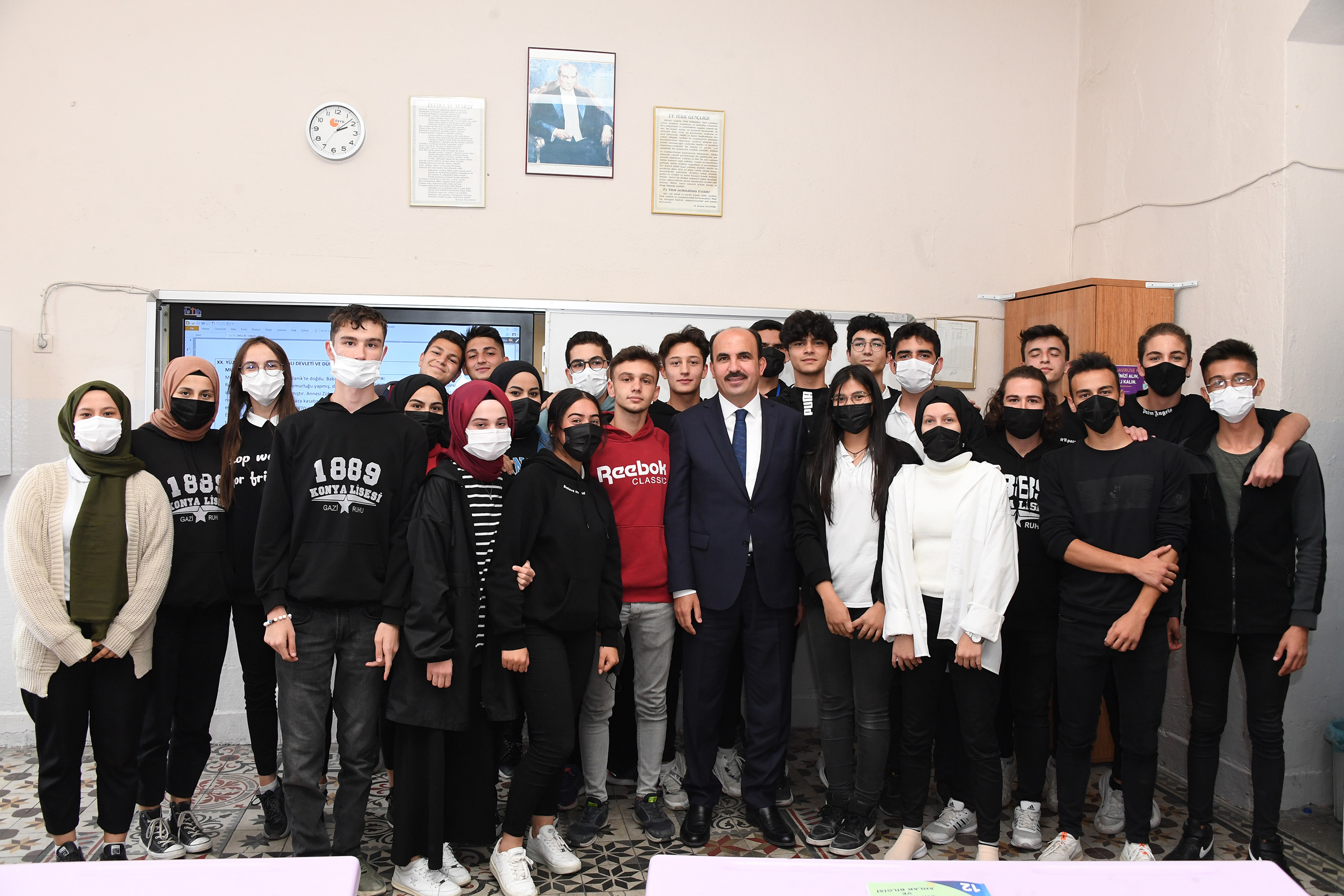 baskan-altaydan-mezun-oldugu-liseye-ziyaret2.jpg