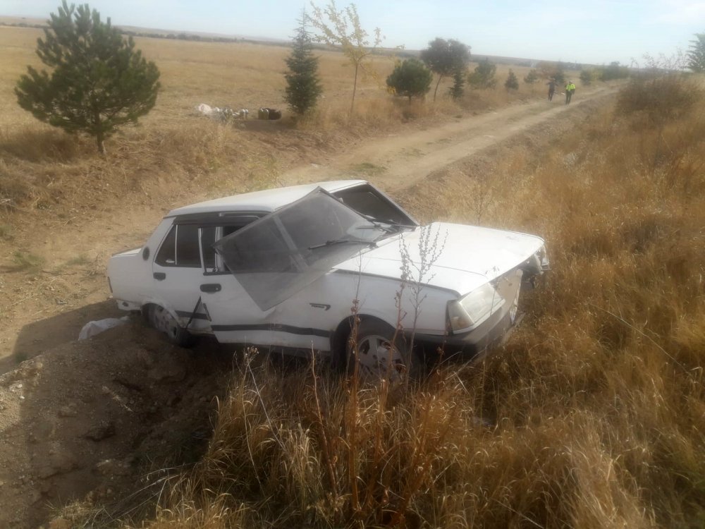 konyada-otomobil-sarampole-devrildi-surucu-hayatini-kaybetti.jpg