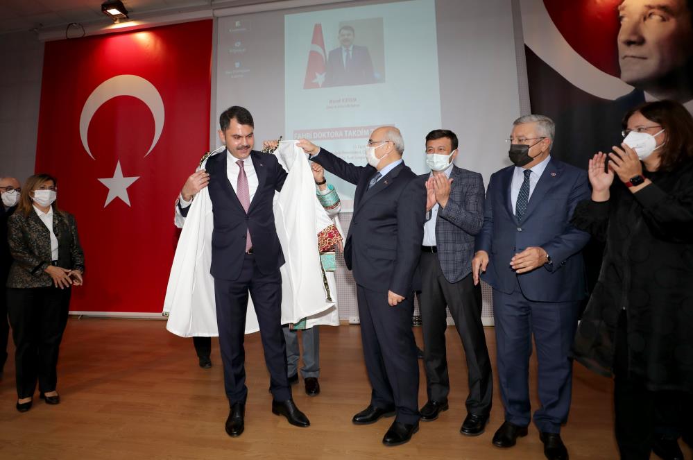 konyali-bakan-murat-kuruma-fahri-doktora-unvani-verildi2.jpg
